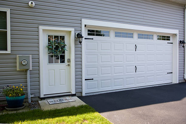 24/7 Emergency Garage Door Panel Replacement experts in Adams County County, IL